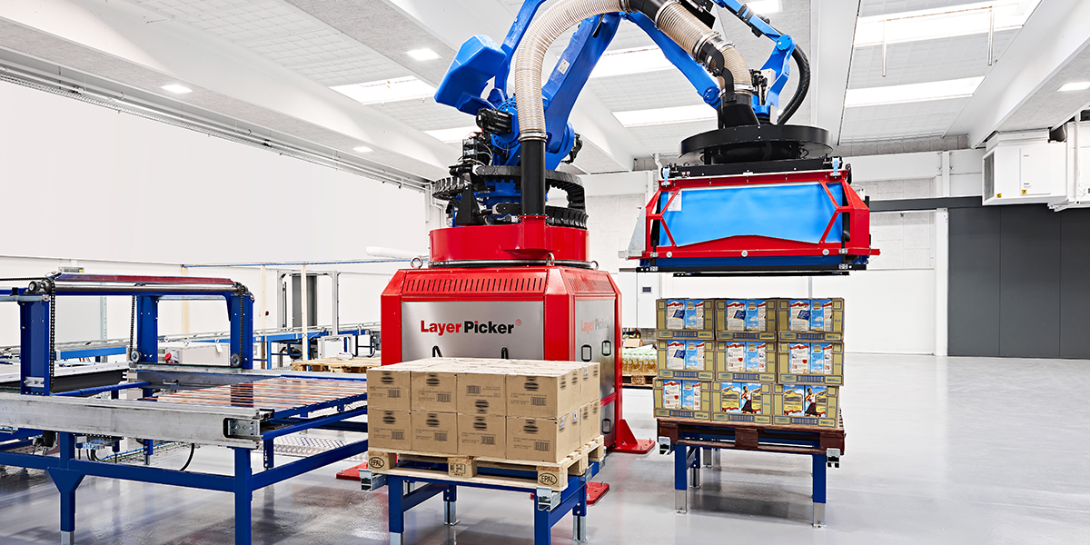 Automated Layer Picking Robot Building mixed-SKU pallets in warehouse